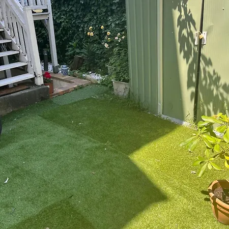 Amenage Au Sous-sol Avec Coin Jardin Au Centre D 아파트 *