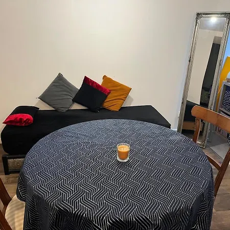 Amenage Au Sous-sol Avec Coin Jardin Au Centre D *